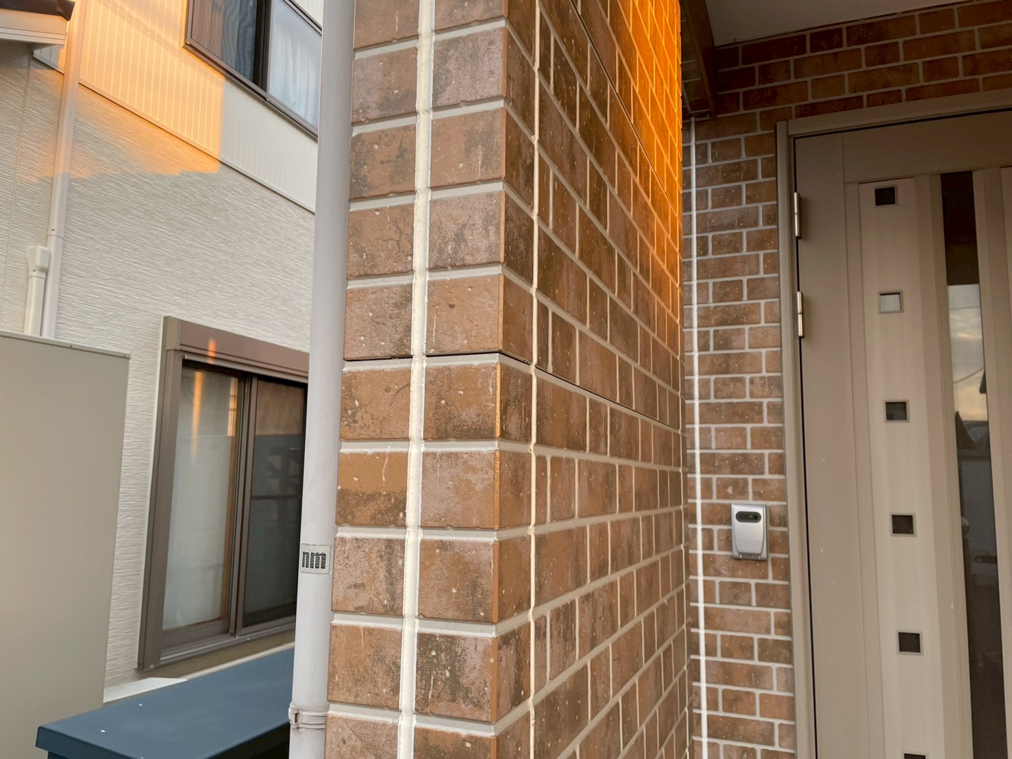 外壁のコーナー役物に隙間が発生